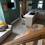 Brand New Stylish Converted Coach House In Cardiff