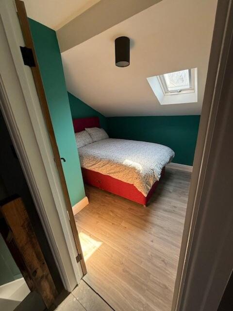 Brand New Stylish Converted Coach House In * Cardiff
